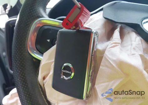 2020 Volvo Xc40 T5 R-Design z USA, uszkodzony, nr VIN YV4162UM1L2172927